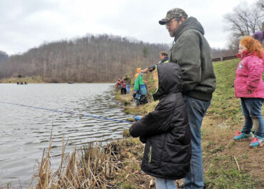 Curtisville-Lake-Family-Fishing-Day